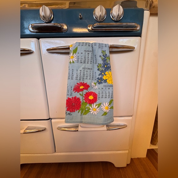 1978 Vintage Vera Floral Calendar Tea Towel Set - Picture 3 of 8